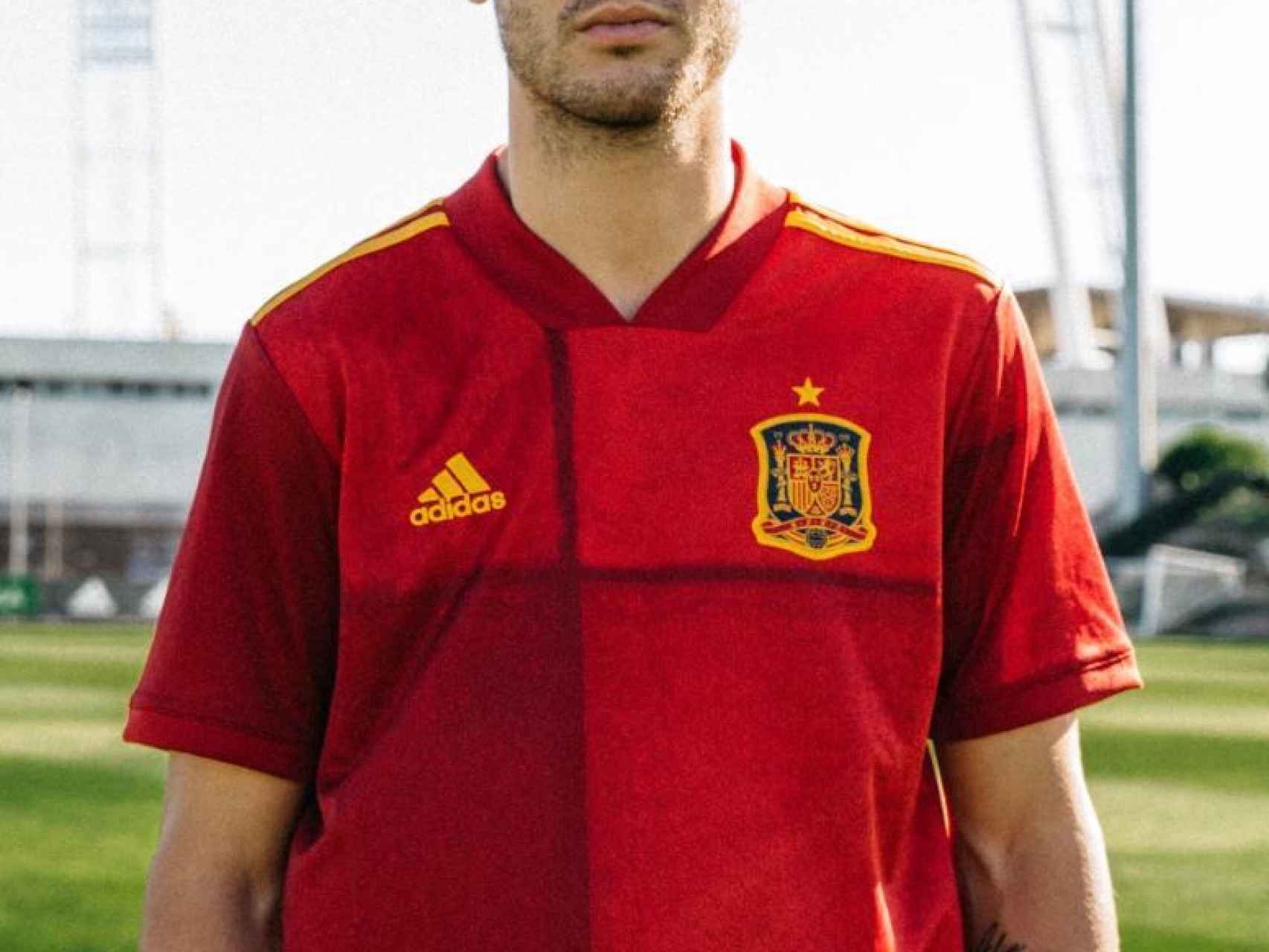 Así es la innovadora nueva camiseta de España al detalle