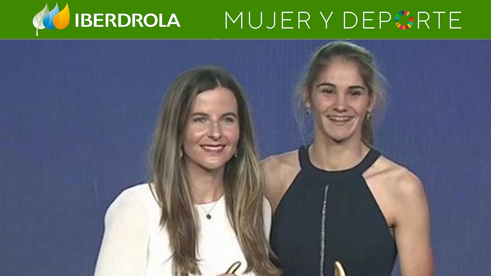 Carol González recibe el premio de mejor jugadora