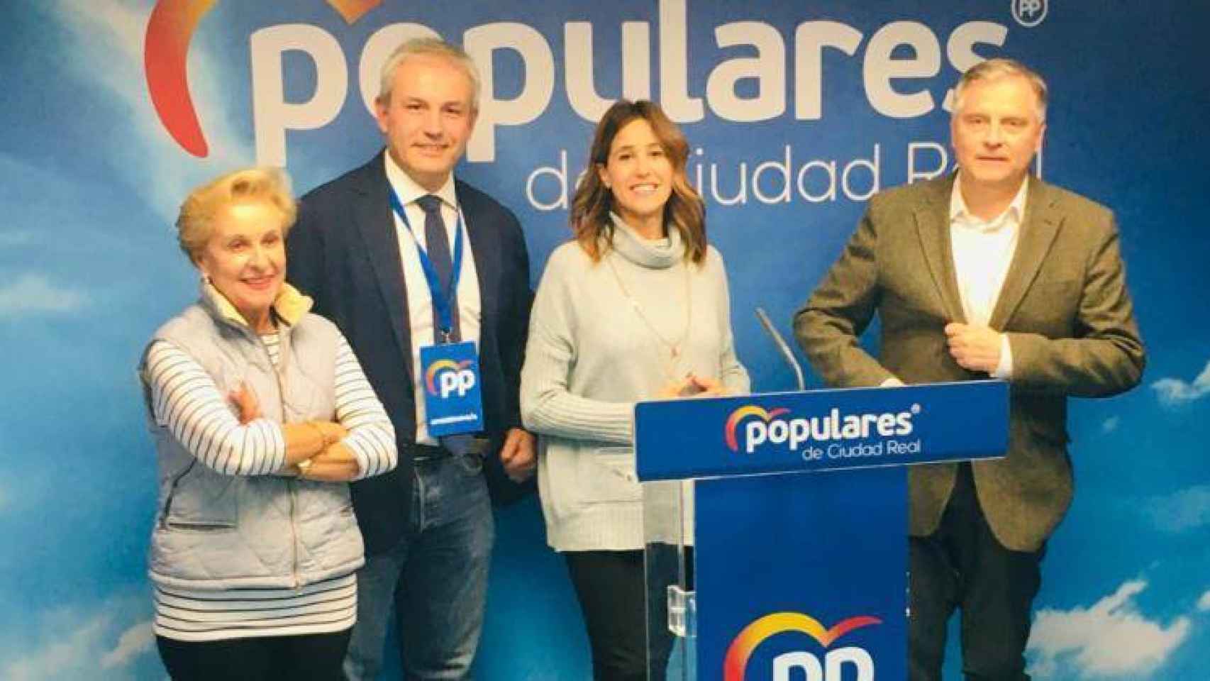 Carmen Quintanilla, a la izquierda, junto a otros miembros de la candidatura del PP de Ciudad Real