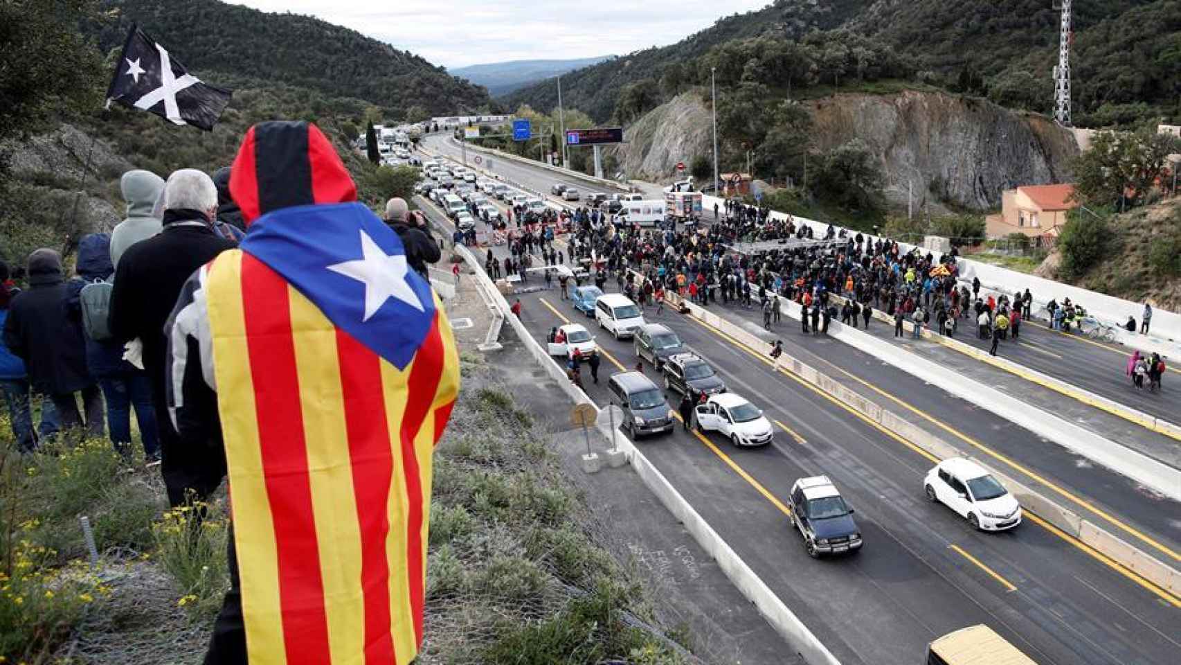 Grupos separatistas han cortado la frontera entre Francia y España en la AP-7.