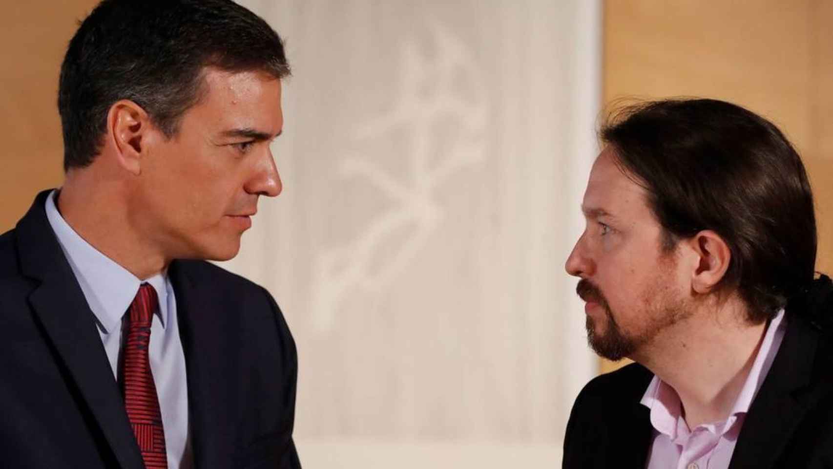 Pedro Sánchez y Pablo Iglesias el día de la firma de su coalición de Gobierno.