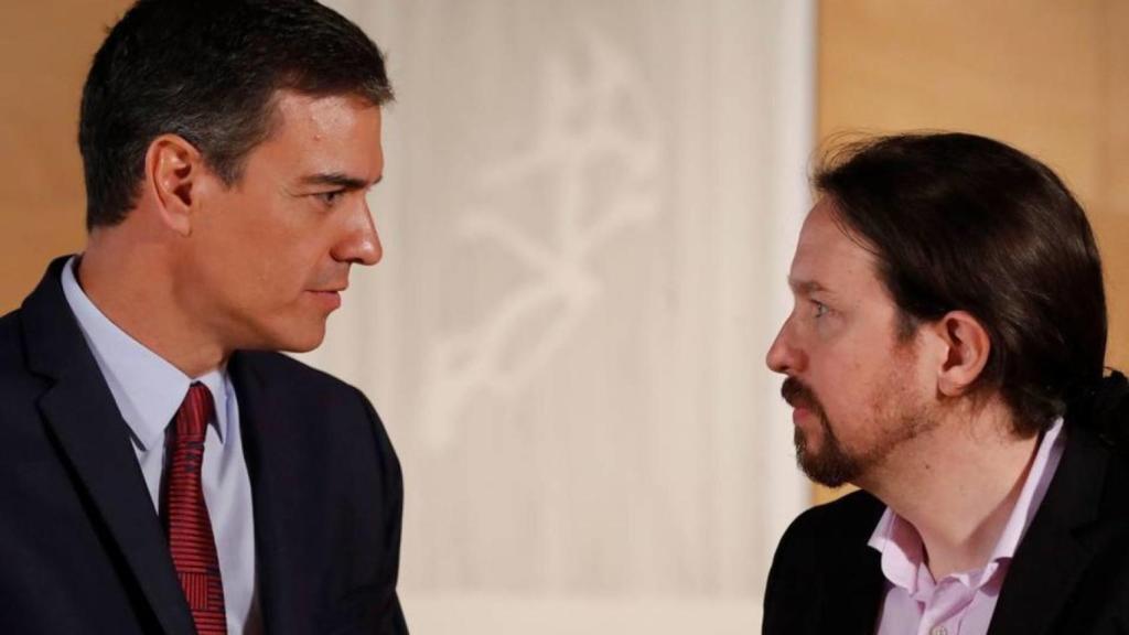 El presidente de Gobierno, Pedro Sánchez, con su socio Pablo Iglesias.