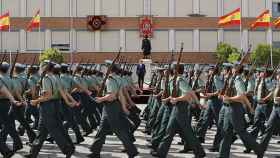 Guardias Civiles desfilan en el centro de Valdemoro./ Archivo