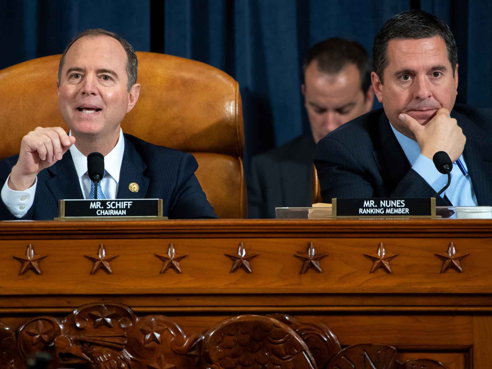 Schiff, demócrata por California, y Devin Nunes, republicano, durante las primeras audiencias públicas del impeachment