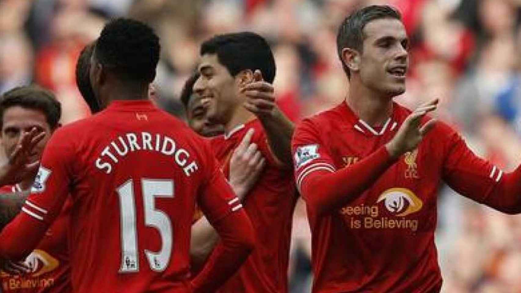 El Liverpool, celebrando un gol con Luis Suárez en su plantilla