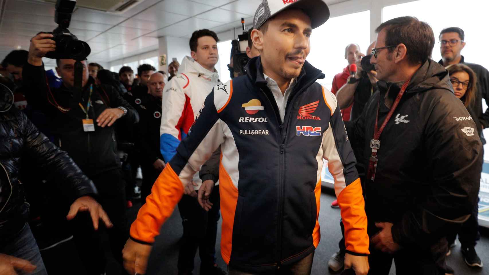 Jorge Lorenzo a su llegada a la sala de prensa del Circuito Ricardo Tormo de Valencia