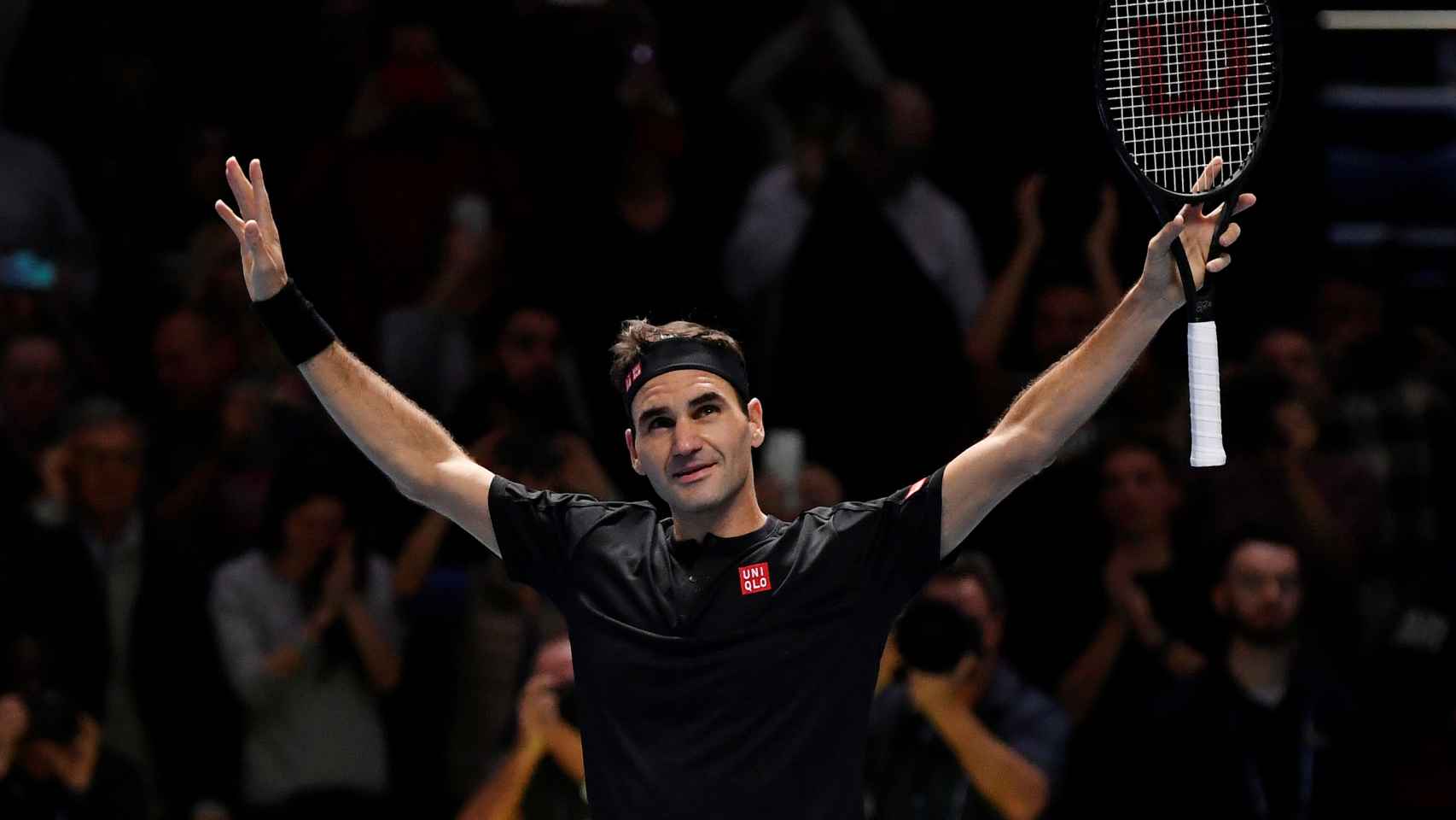 Federer tumba a Djokovic y garantiza a Nadal el número uno a final de año