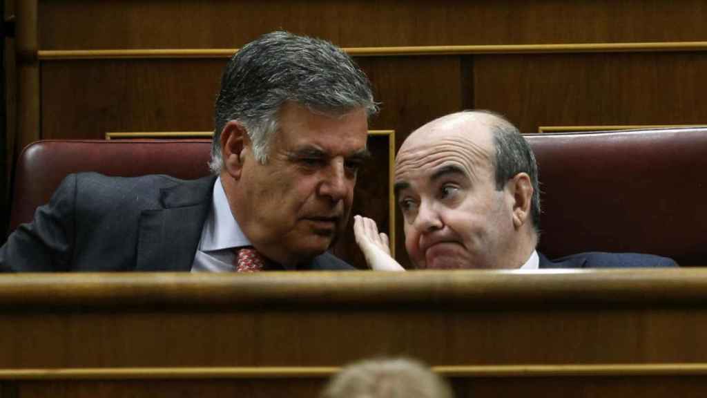 Los exconsejeros andaluces y exdiputados en el Congreso José Antonio Viera y Gaspar Zarrías.