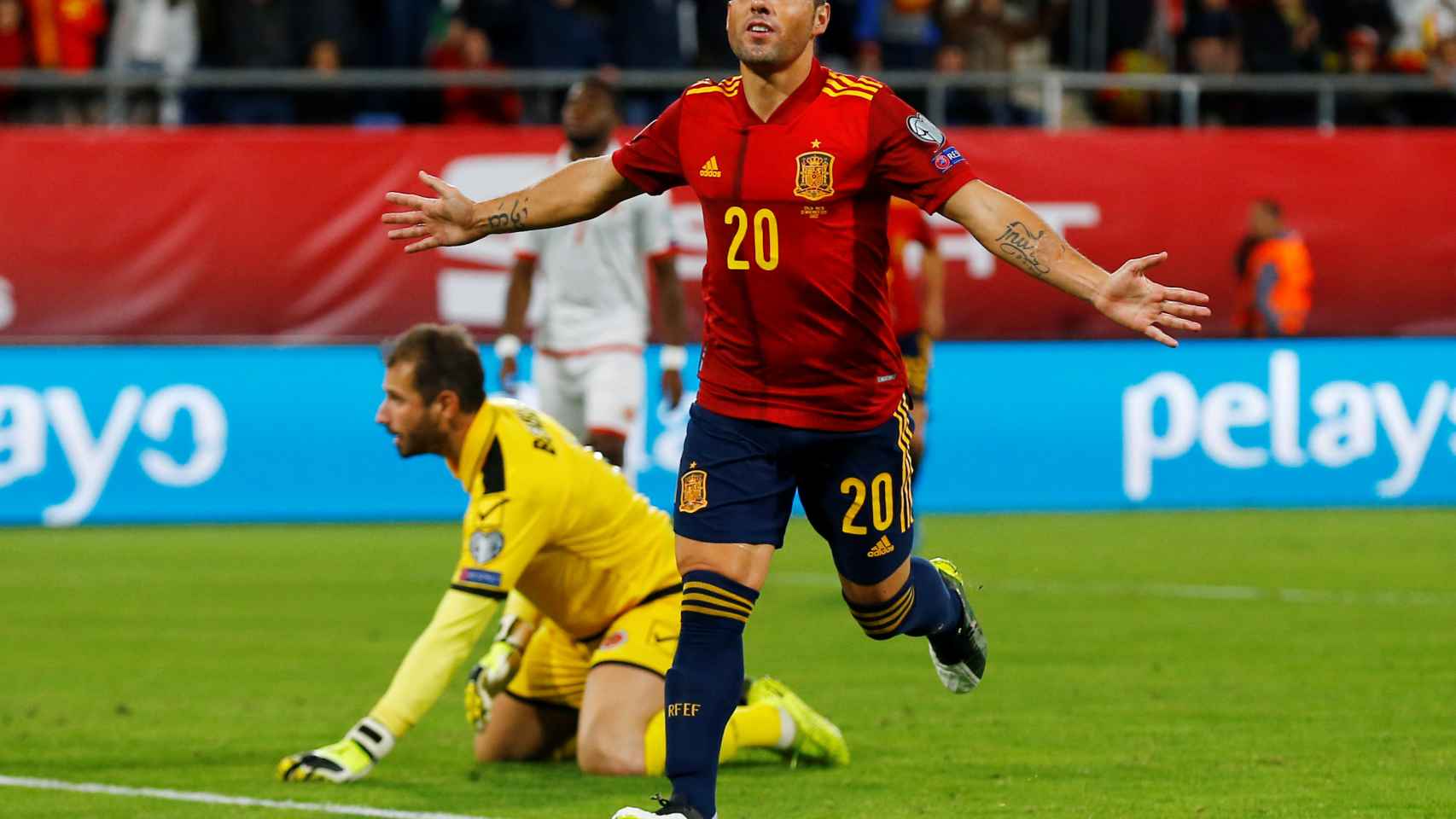 Santi Cazorla celebra su gol con la selección española ante Malta