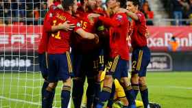Piña de los jugadores de la selección española