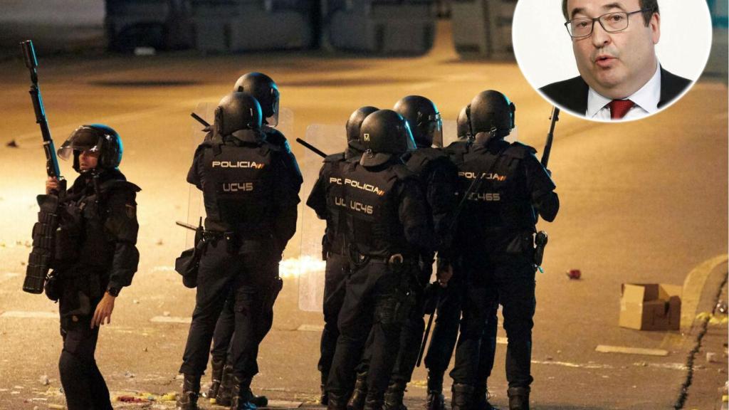 Miquel Iceta (PSC) y policías nacionales en los disturbios de Barcelona tras la sentencia del 'procés'.