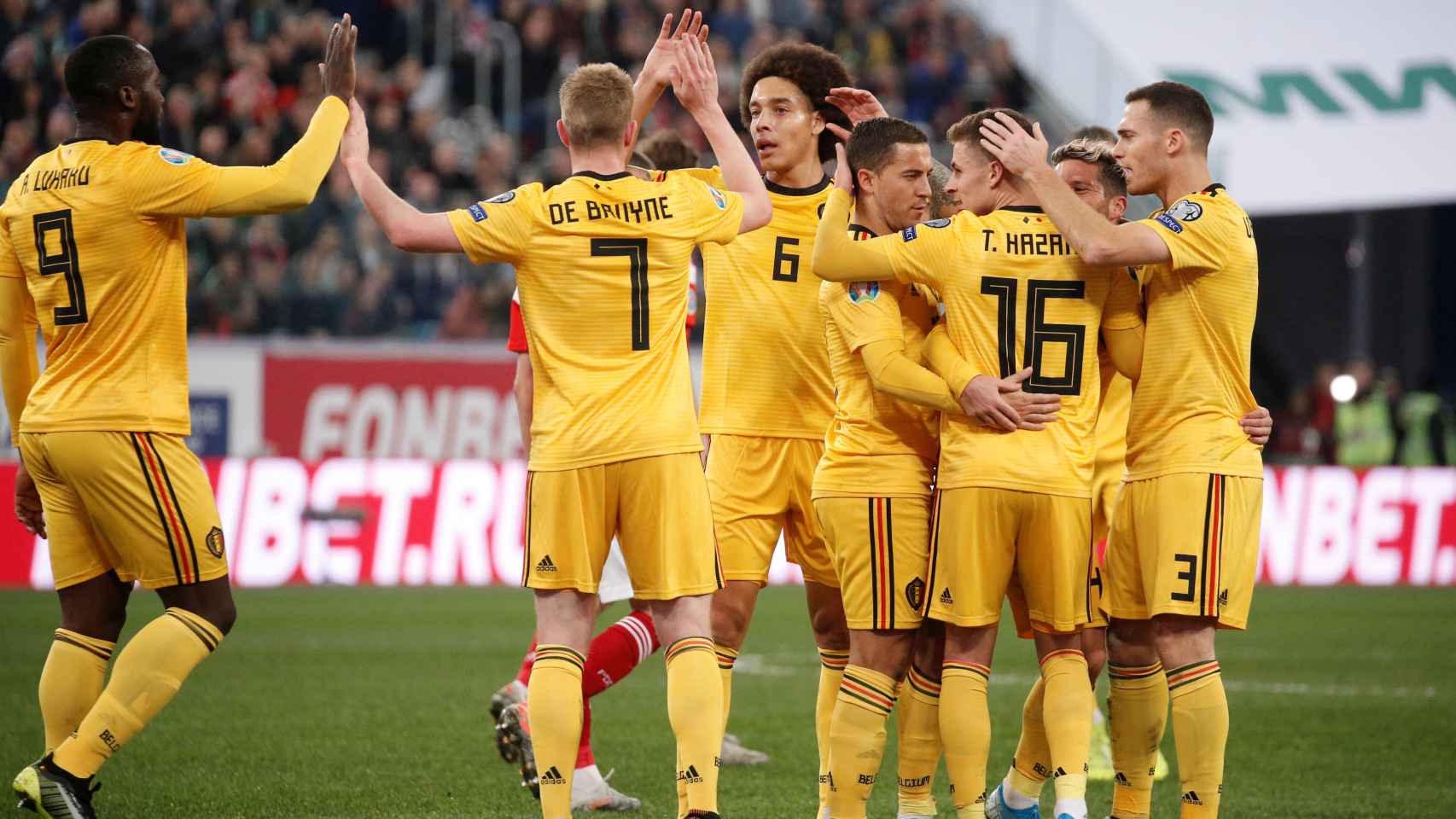 La selección de Bélgica celebra un gol ante Rusia