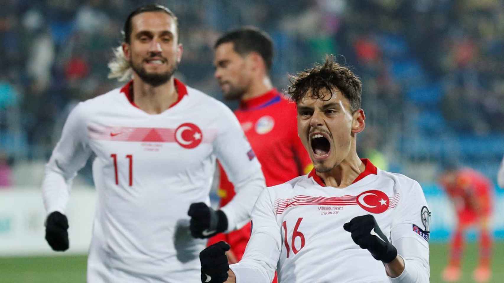 Enes Ünal, celebrando su gol con Turquía