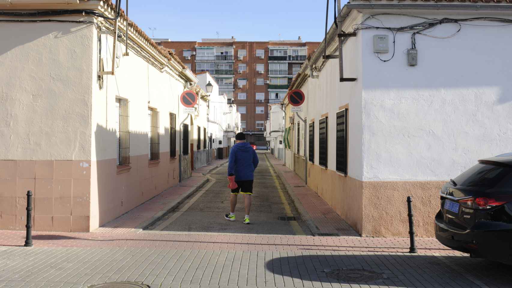 La calle Manuel Laredo de Alcalá de Henares, donde apareció muerto el taxista.