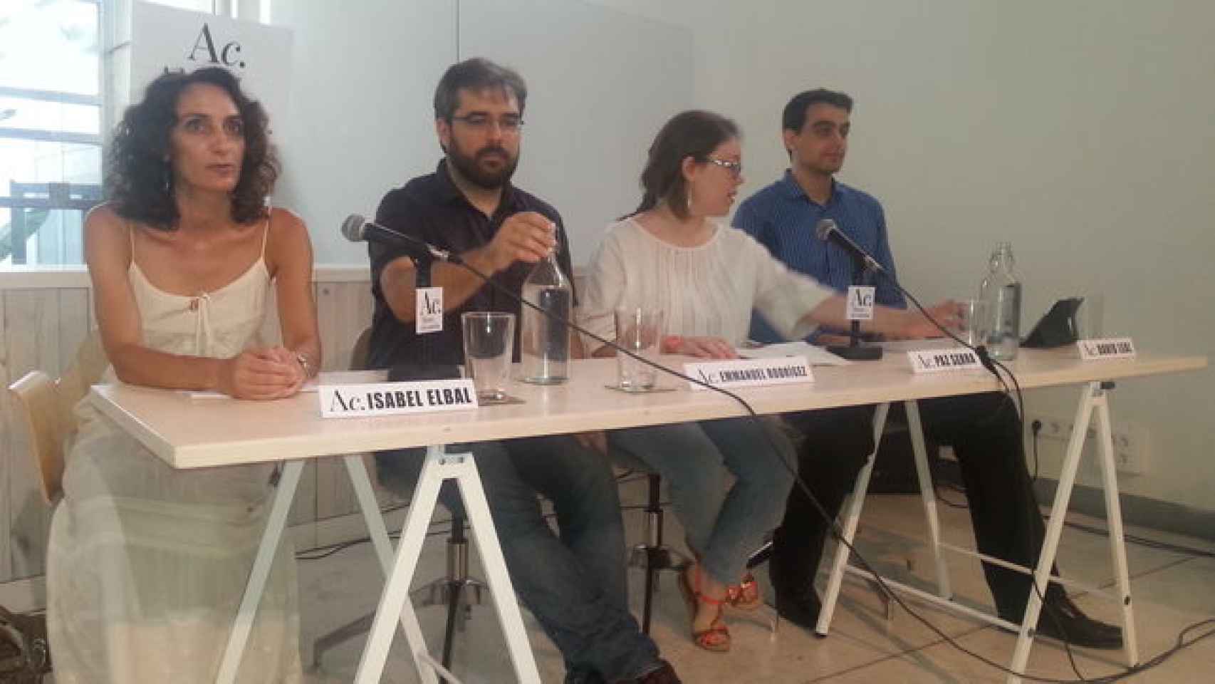 Elbal (a la izquierda) en una ponencia de la plataforma ciudadana Ahora en Común.