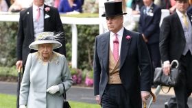 La reina Isabel II y el duque de York en Ascot.