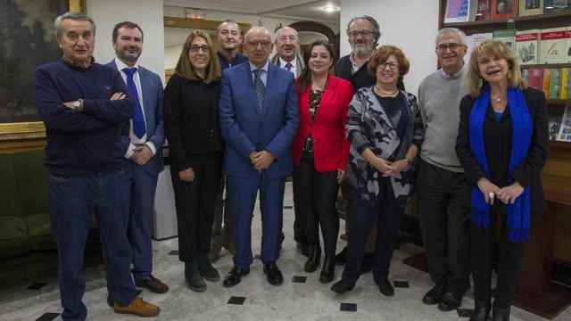 Algunos de los miembros de la candidatura encabezada por Juan Caño (en el centro), que ha ganado las elecciones de la APM 2019.