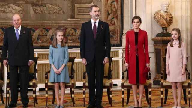 El Rey Felipe junto a Don Juan Carlos, la reina Letizia y las infantas Leonor y Sofía