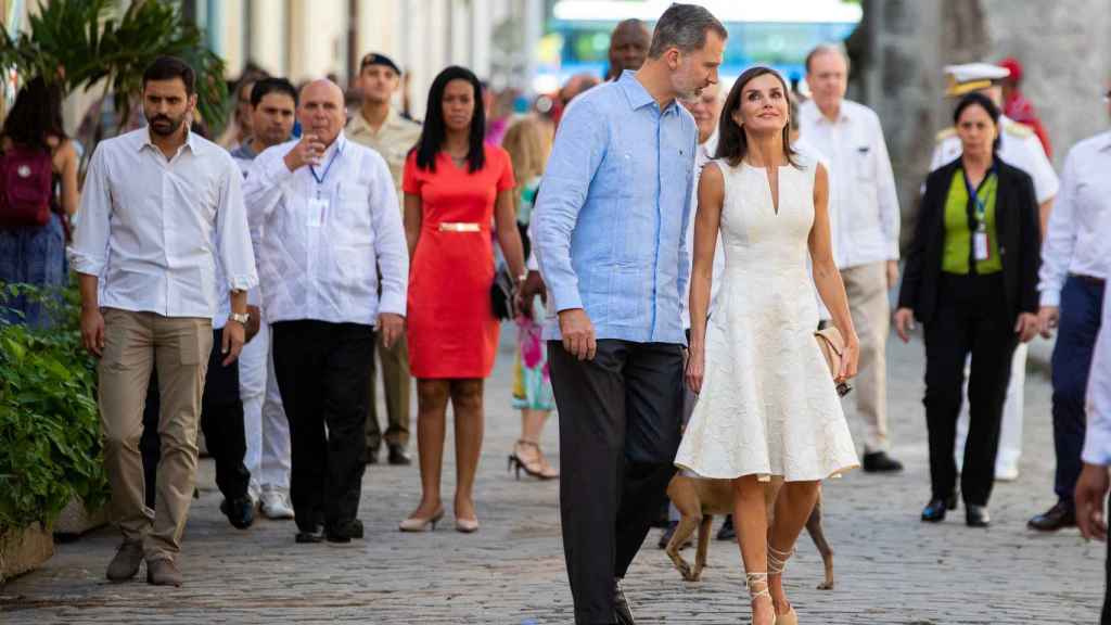 Felipe y Letizia durante su paseo por La Habana (Cuba).