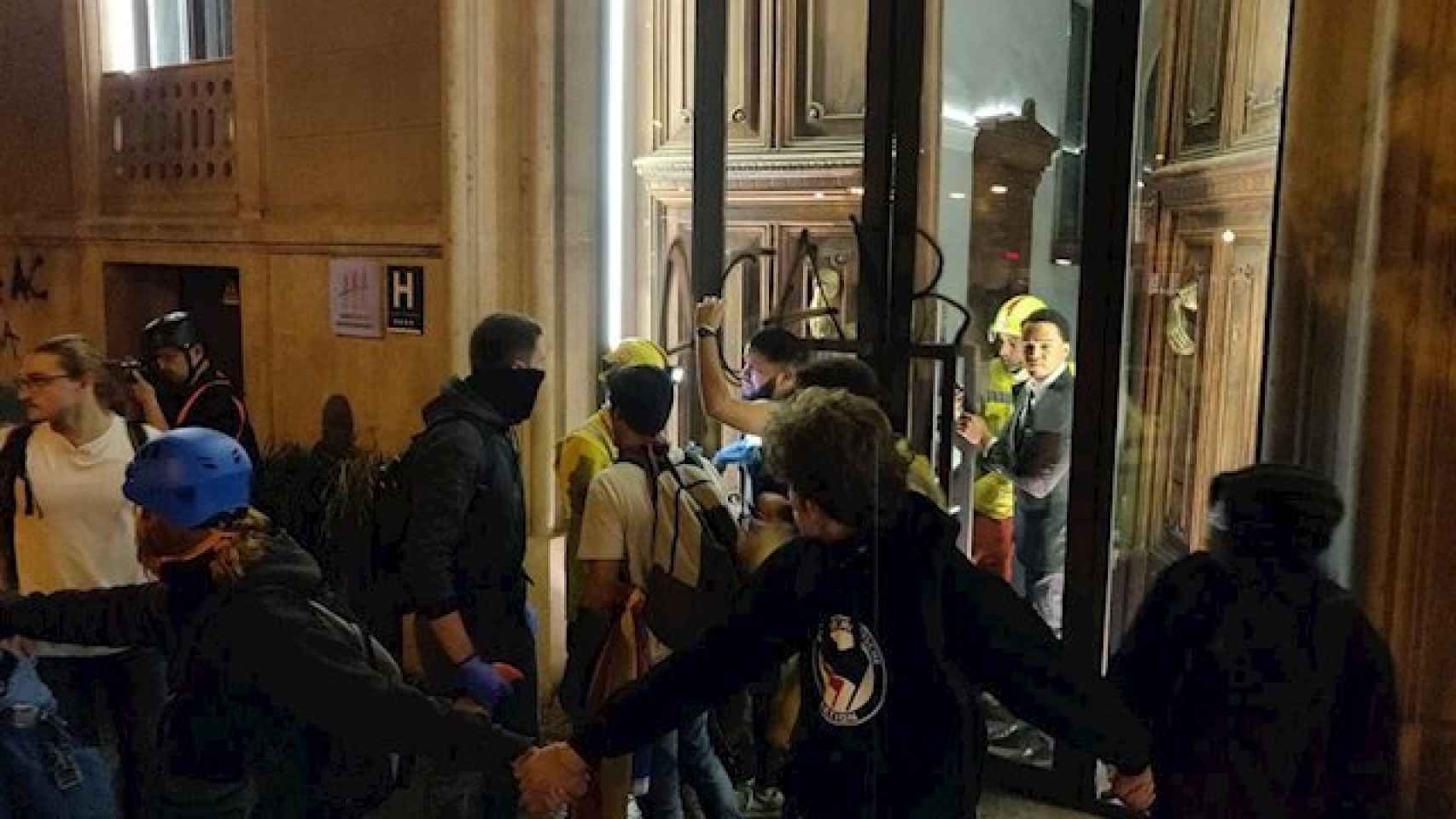 Fotografía de un  hotel en Barcelona durante los disturbios en Barcelona.