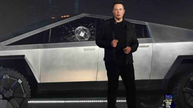 Musk anuncia un cristal indestructible y se hace añicos a la primera.