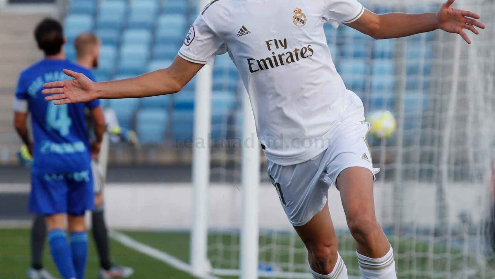 Pedro Ruiz celebra su gol con el Castilla ante el Oviedo B