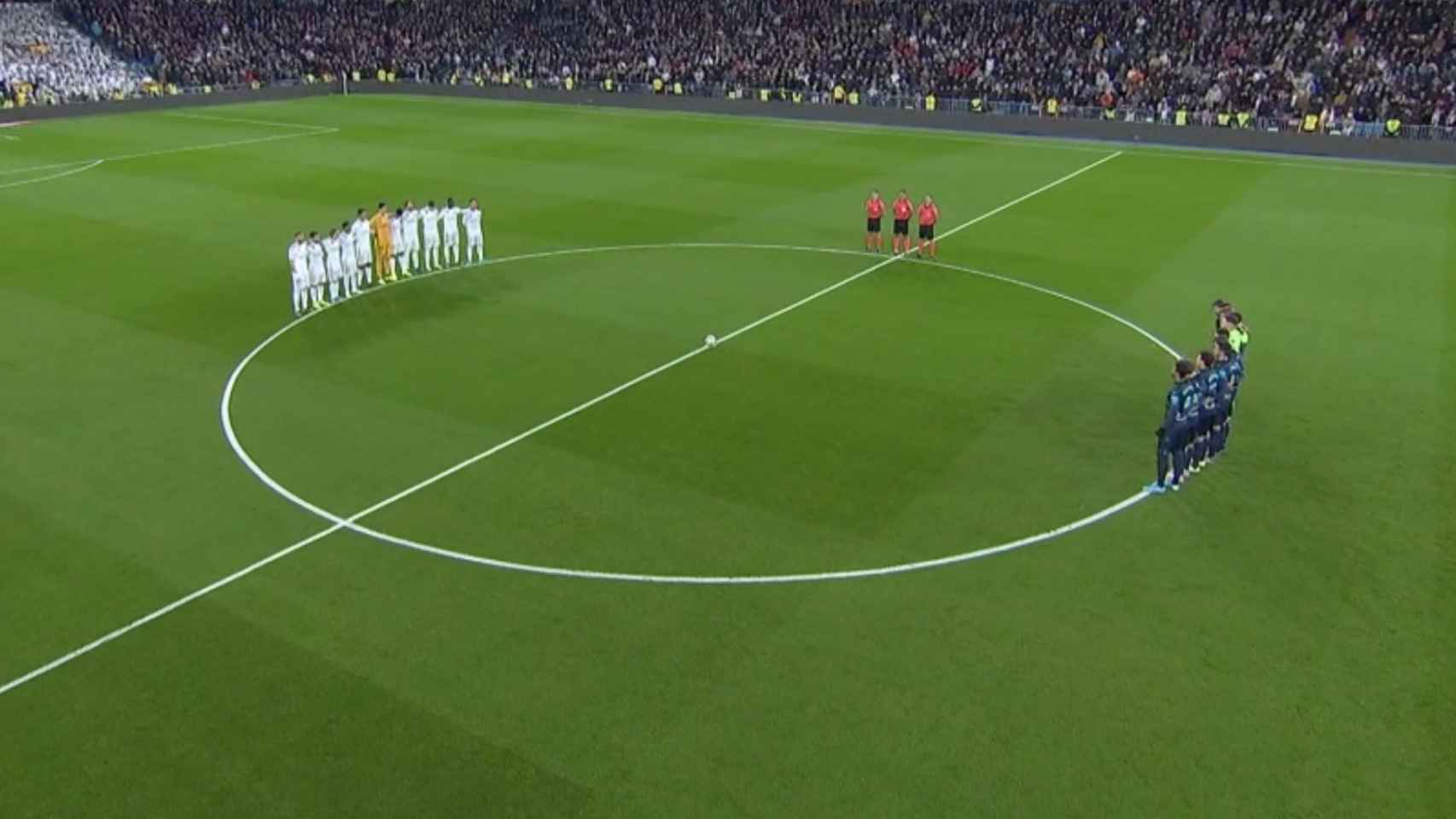 Minuto de silencio en el Real Madrid - Real Sociedad
