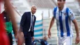 Zinedine Zidane en un partido contra la Real Sociedad