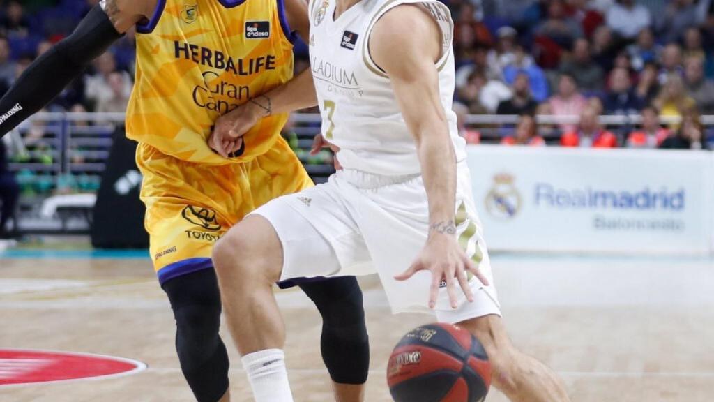Campazzo y Omar Cook, durante el partido de Liga Endesa entre Real Madrid y Herbalife Gran Canaria