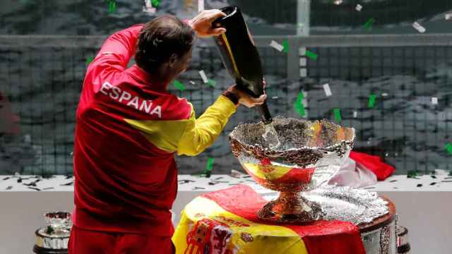 El equipo español de Copa Davis celebra la sexta Ensaladera