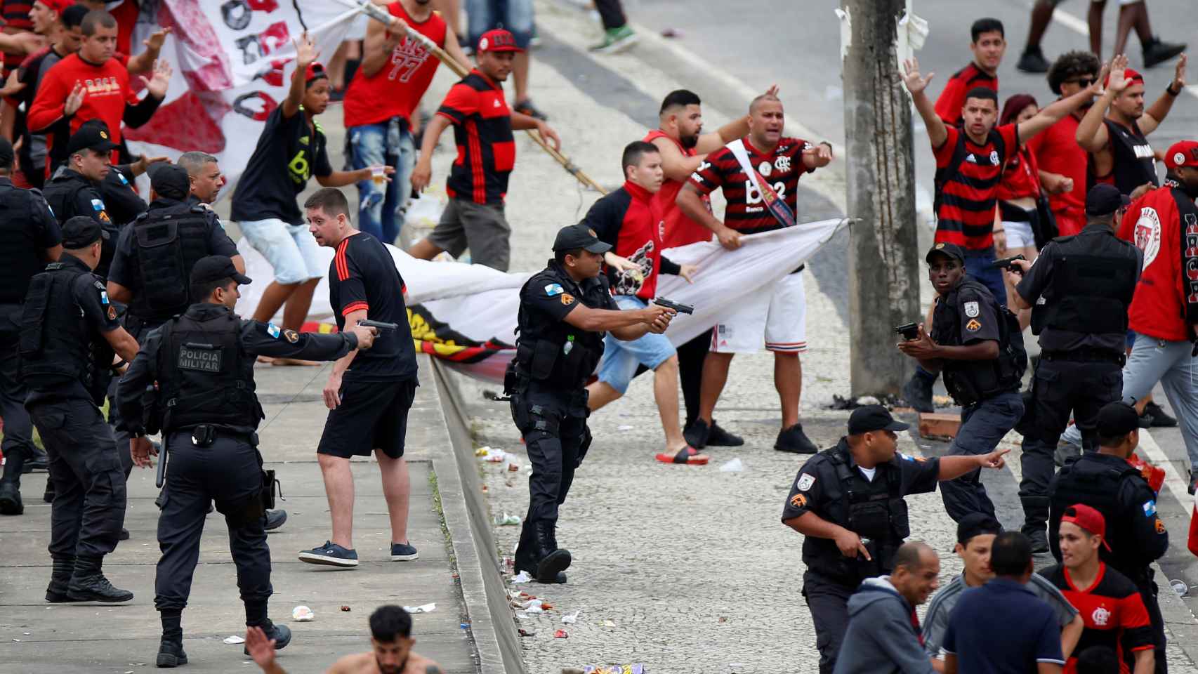 Los enfrentamientos entre hinchas del Flamengo y la Policía