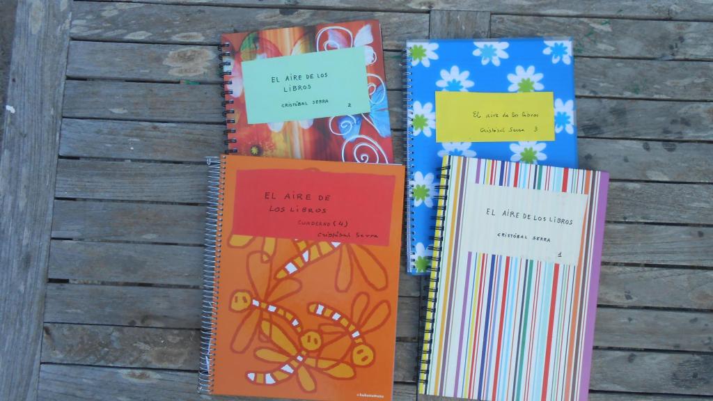 Cuadernos de Cristóbal Serra encontrados en un baúl de su casa.