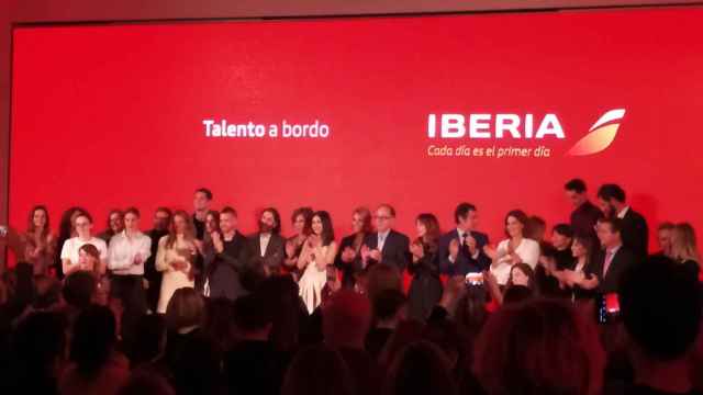 Las personas reconocidas por Iberia por su talento al final del evento.