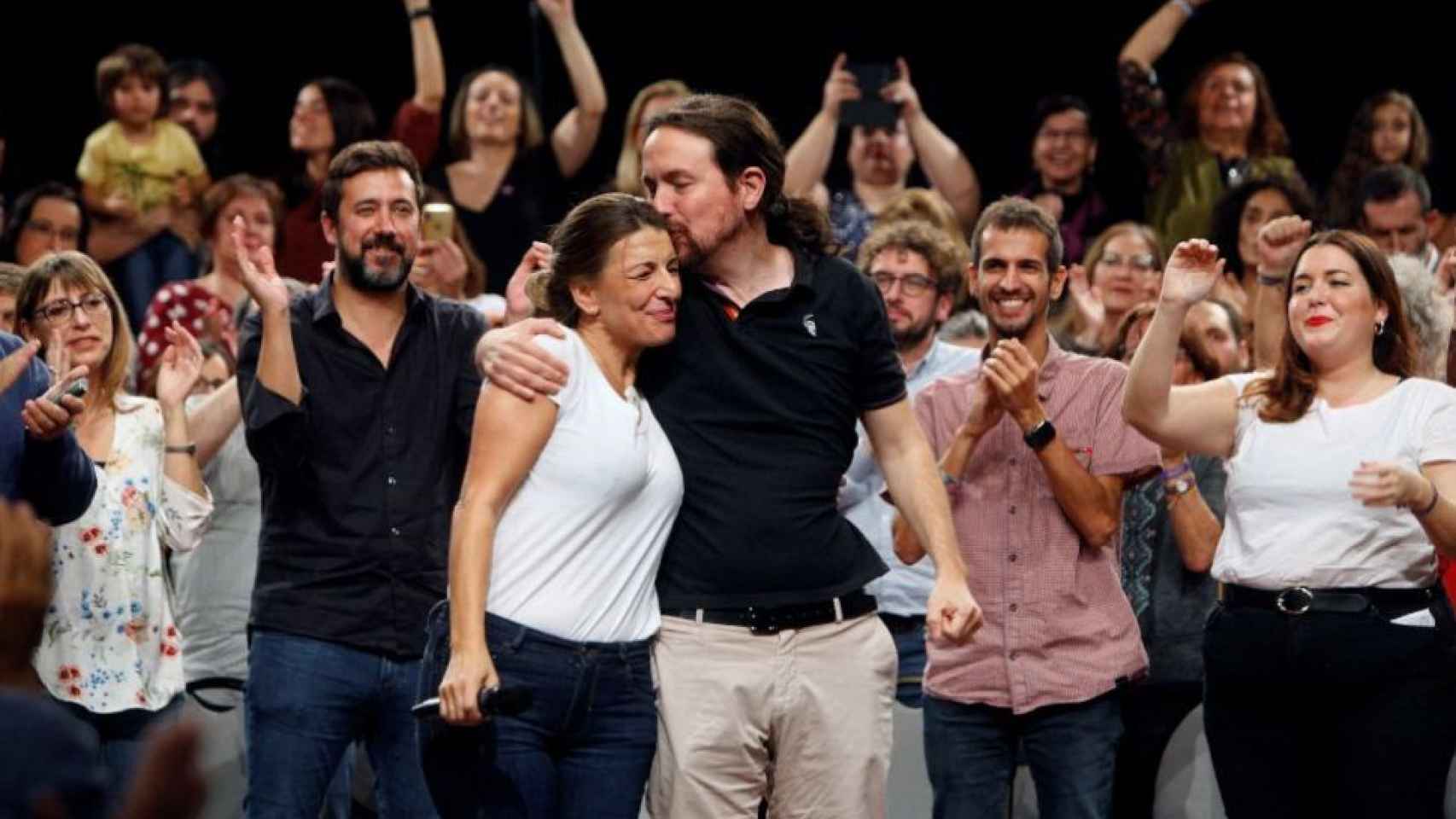 El secretario general de Unidas Podemos, junto a Yolanda Díaz.