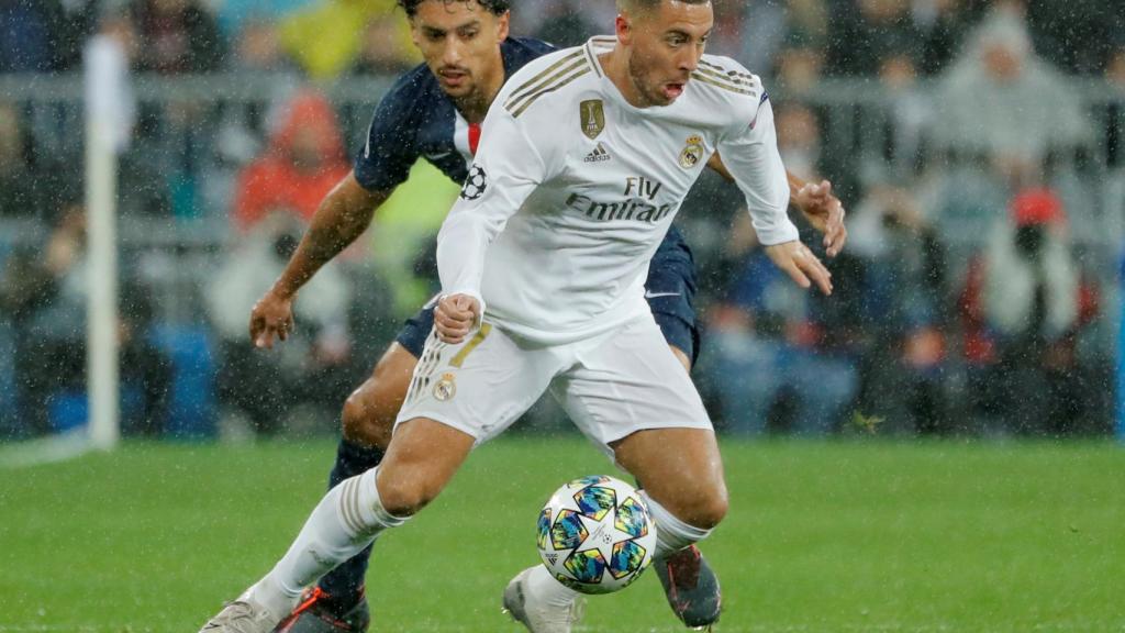 Marquinhos presiona a Eden Hazard