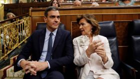 Pedro Sánchez y Carmen Calvo en el Congreso de los Diputados, en una foto de archivo cuando ella aún estaba en el Gobierno.