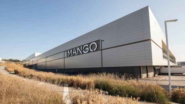 Imagen exterior del nuevo centro logístico de Mango.