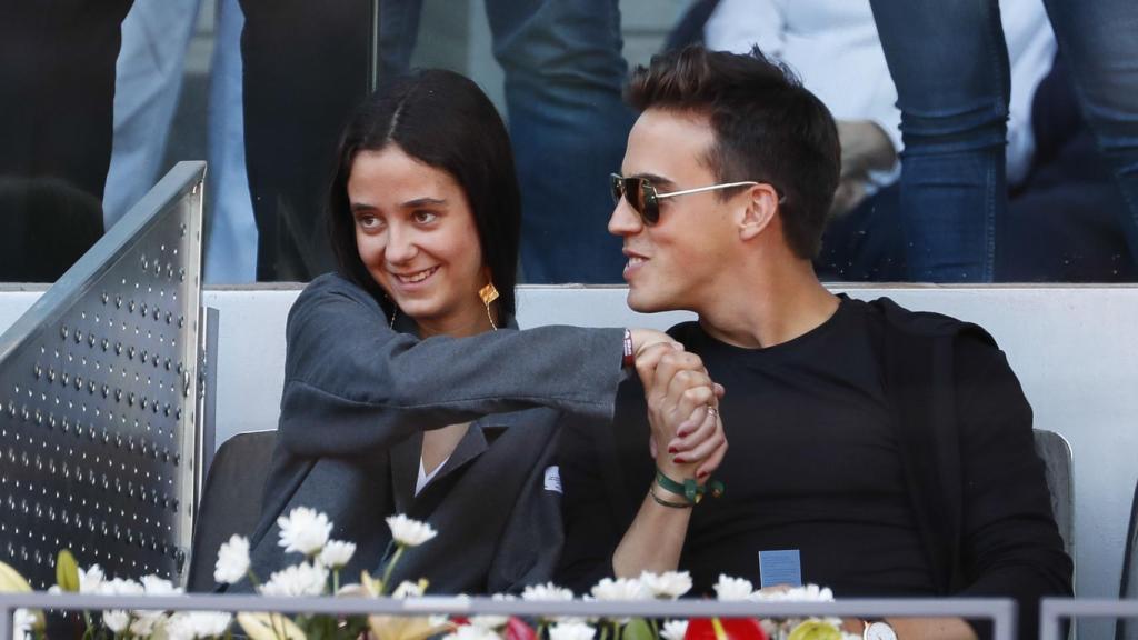 Victoria Federica y Gonzalo Caballero viendo un partido de tenis.