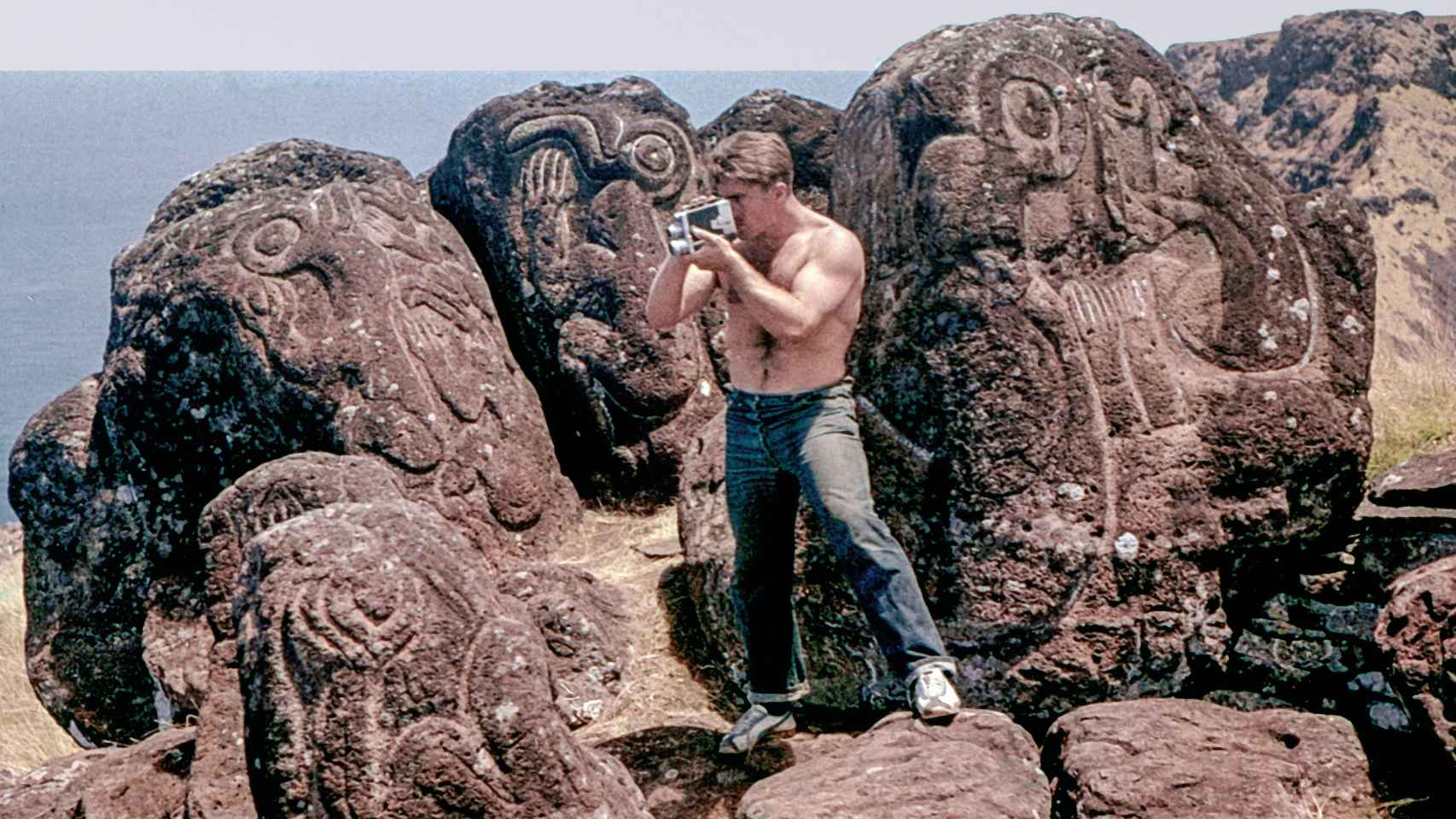 Miguel de la Quadra en Isla de Pascua en 1960.