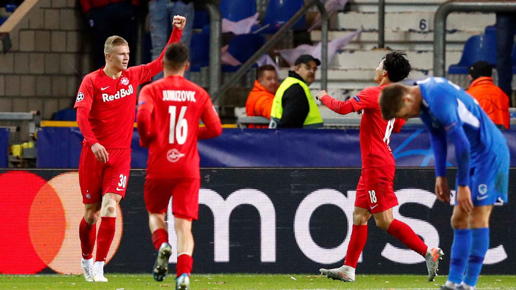 Haaland celebra un gol en Champions con el RB Salzburgo