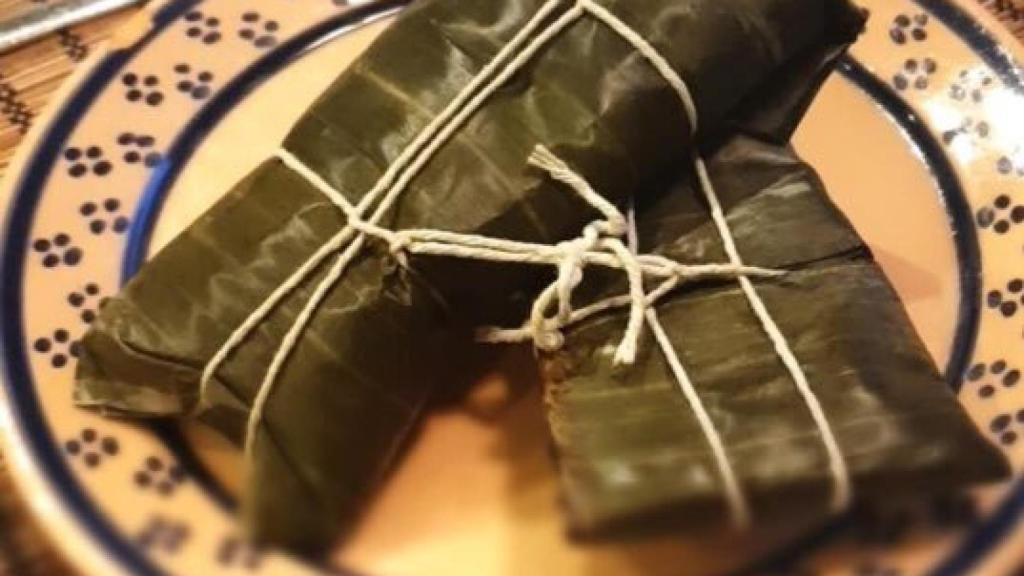 Así quedan las hallacas una vez enrolladas y expuestas en el plato.