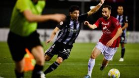 El roblense Iñaki frente a Fucile en una acción dle partido. Foto: FC Cartagena