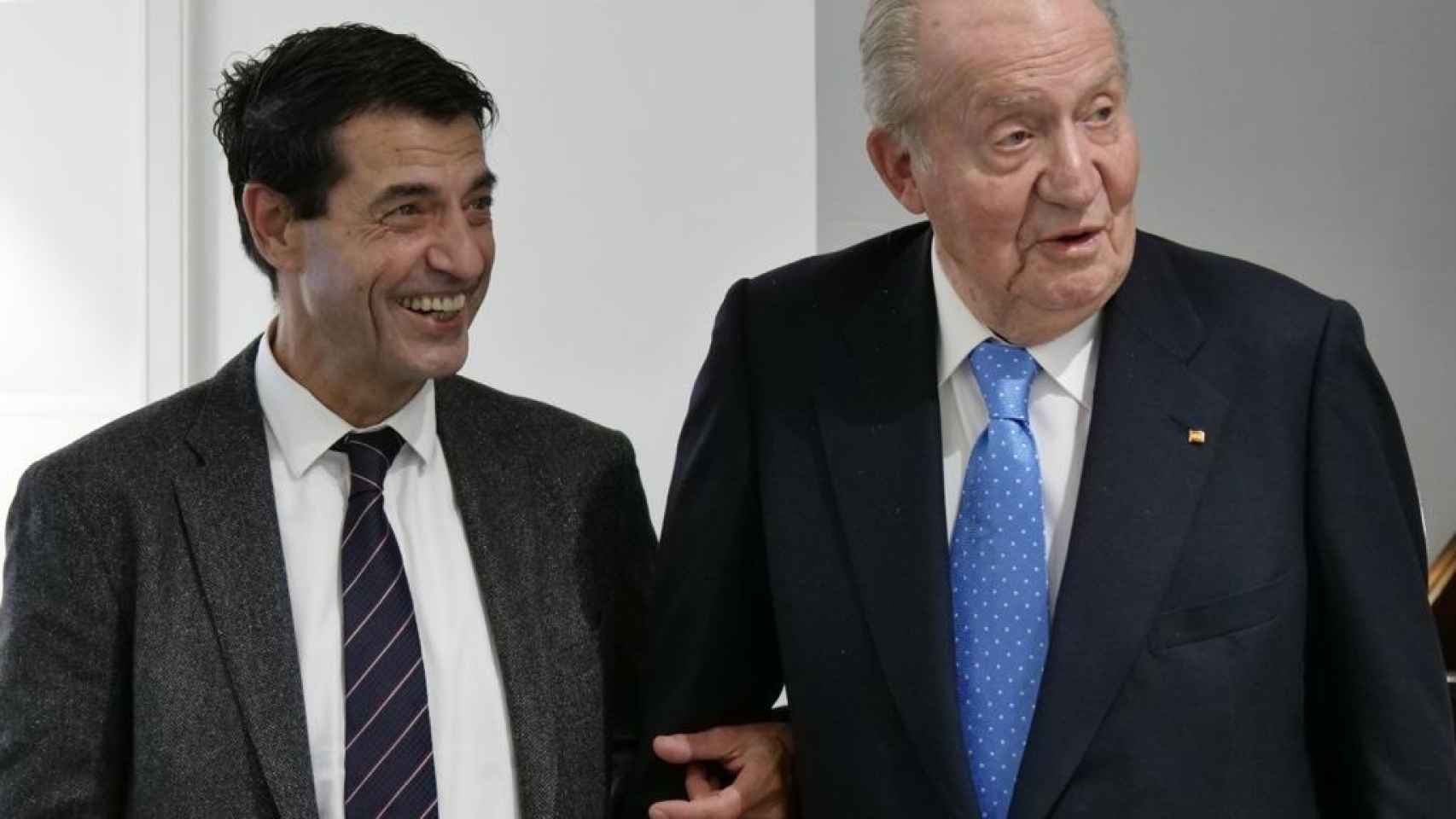El doctor Manuel Sánchez y el rey emérito Juan Carlos I.