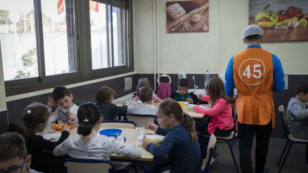 El Colegio Manuel Hurchillo da de comer a más de 140 niños.