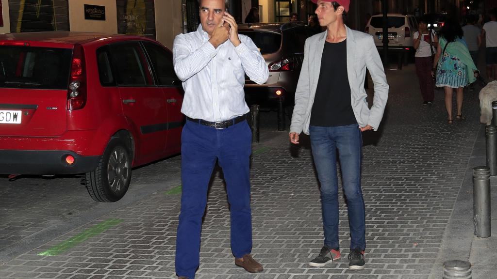 Camilo Blanes Ornelas por las calles de Madrid tras la muerte de su padre.