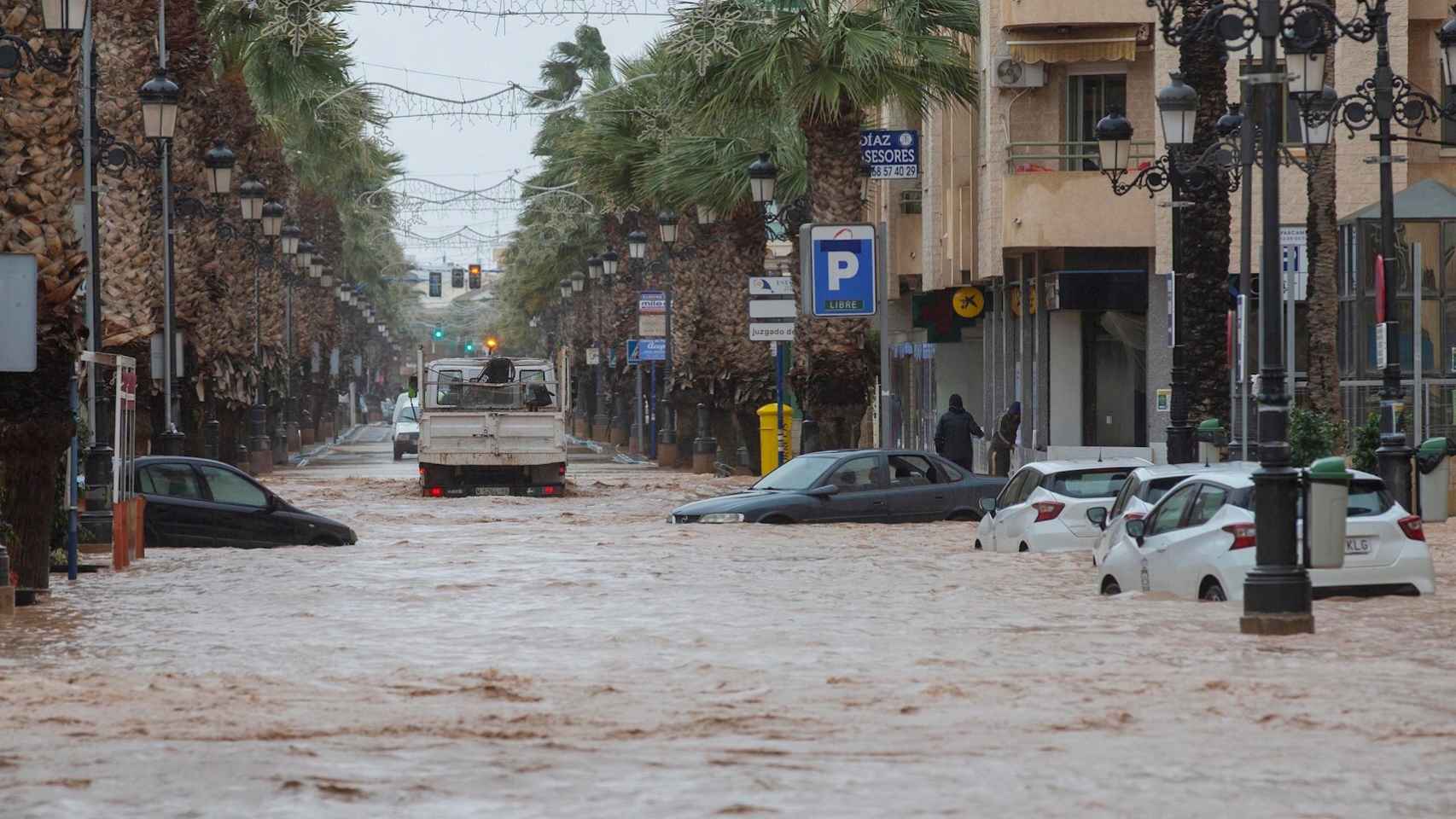 Vista de Los Alcázares, inundada por las intensas lluvias. EFE/Marcial Guillén