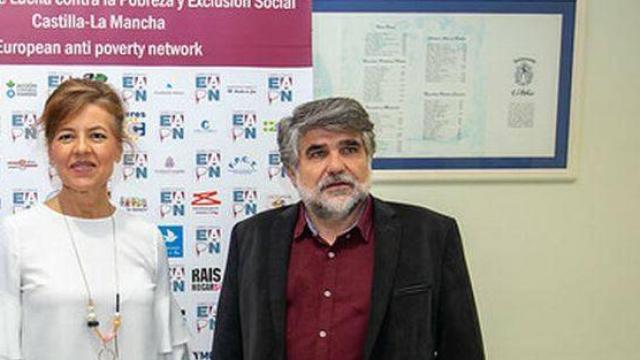 Gregorio Gómez Bolaños junto a la consejera de Bienestar Social, Aurelia Sanchez
