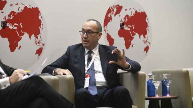 El consejero delegado de BBVA, Onur Genç, en el encuentro del Sector Bancario del IESE.