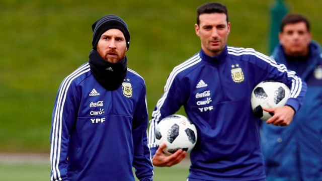 Leo Messi y Scaloni, con Argentina