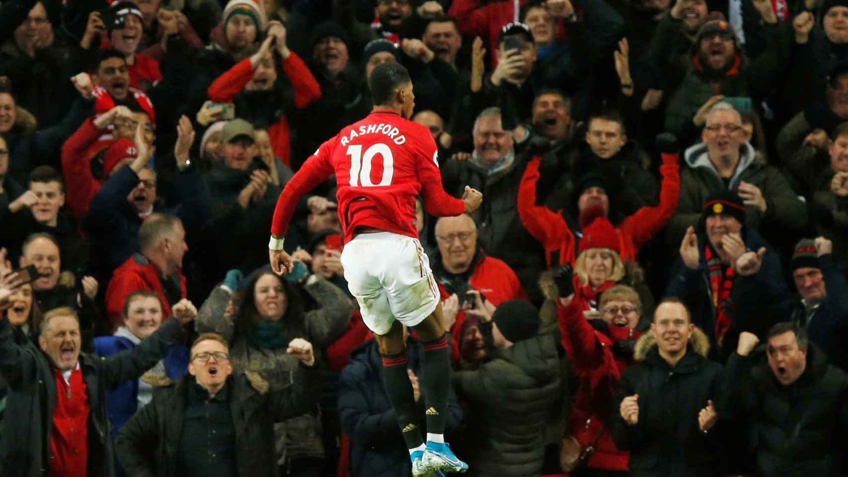 Marcus Rashford celebra un gol con el Manchester United en Old Trafford
